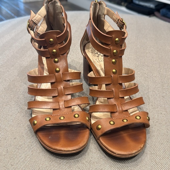 Vince Camuto Beige Leather Sandals Gold Studs 7US - Picture 2 of 5